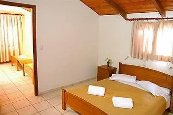 Lazaros Hotel Resort تسيليفي