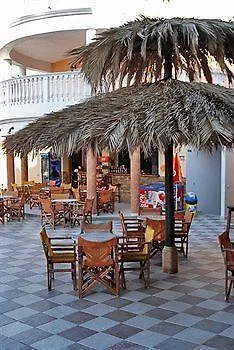 Lazaros Hotel Resort تسيليفي