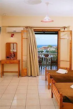 Lazaros Hotel Resort تسيليفي