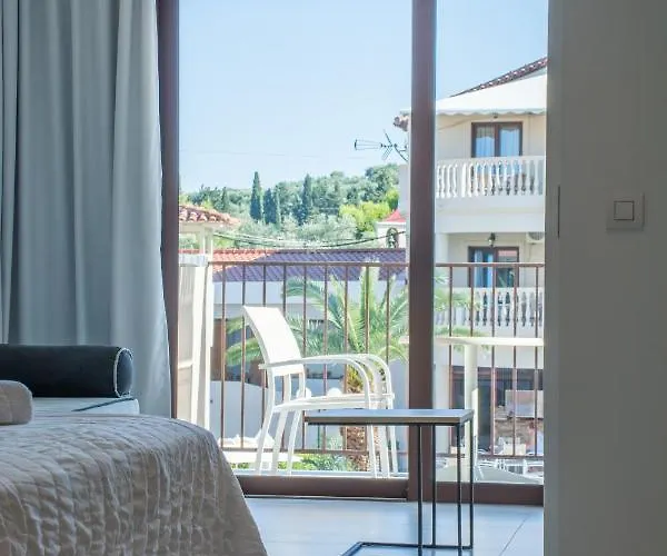 Lazaros Aparthotel 4*