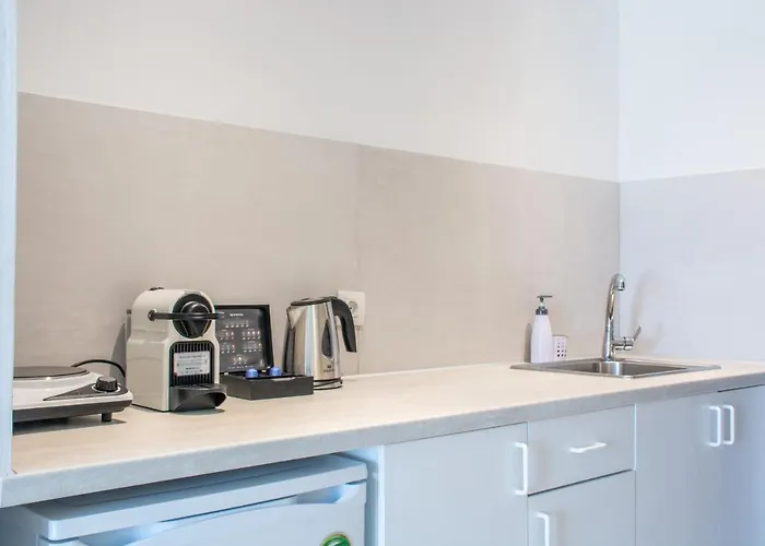 Lazaros Aparthotel 4*