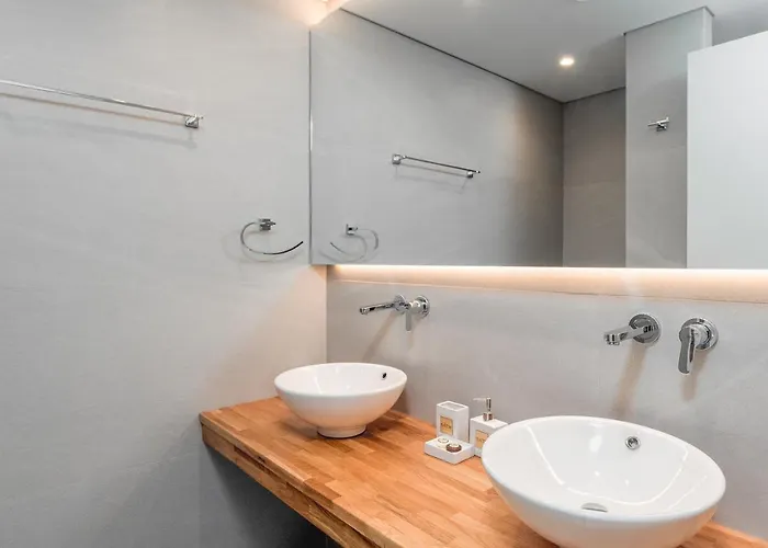 Lazaros Aparthotel 4*